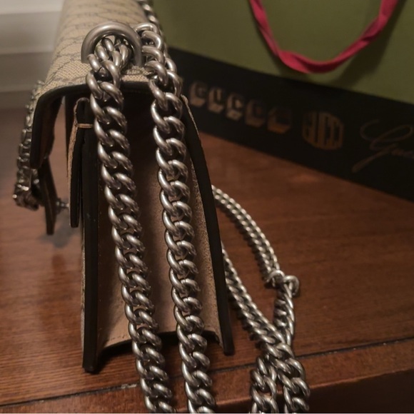 Basically new real Gucci crossbody - Picture 8 of 12